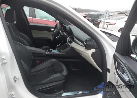 2018 Alfa Romeo Giulia Quadrifoglio Rwd z USA, uszkodzony, nr VIN ZARFAEAV6J7581405